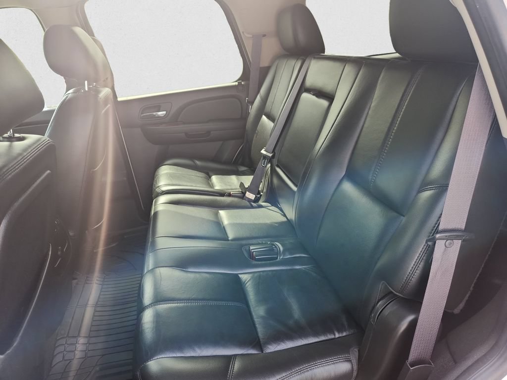 Used 2011 GMC Yukon SLT w/ SLT-2 Equipment Package AWD/4WD image 13