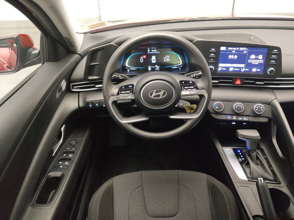 Used 2025 Hyundai Elantra SE FWD image 22