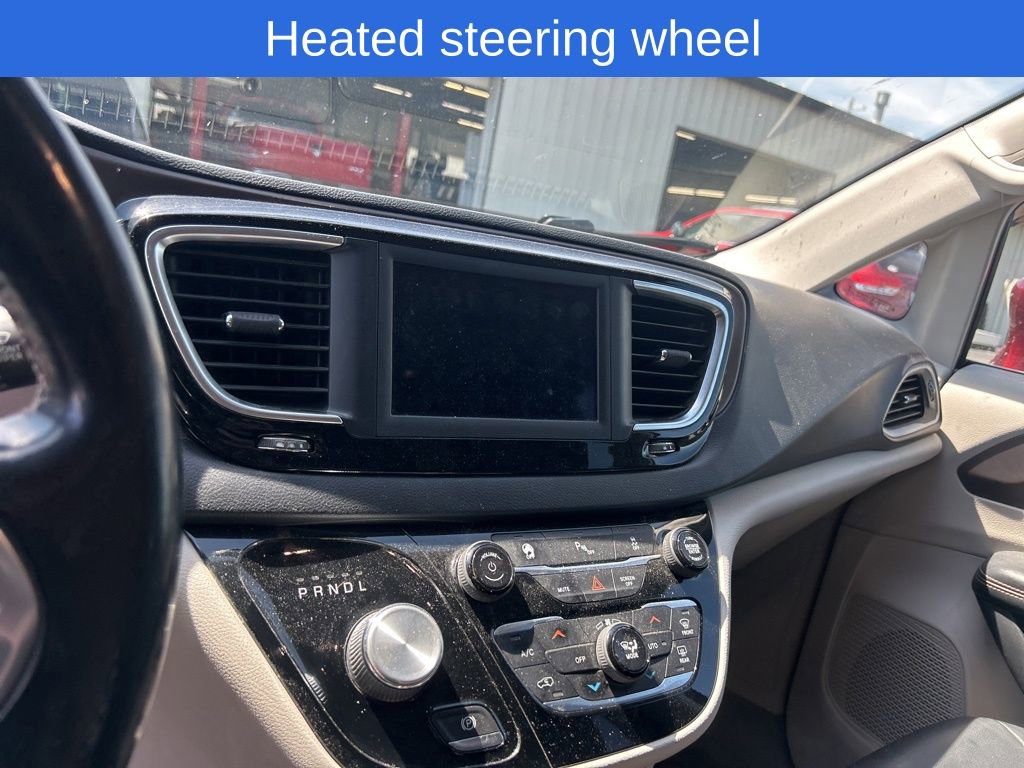 Used 2019 Chrysler Pacifica Touring-L FWD image 13