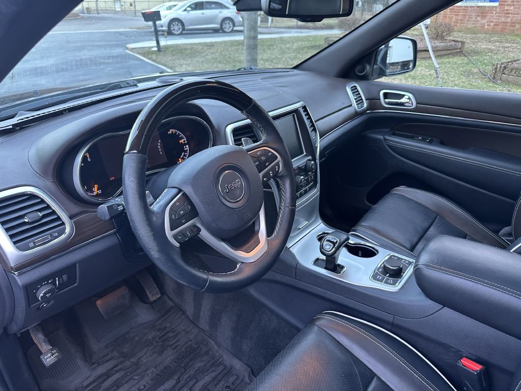 Used 2014 Jeep Grand Cherokee Overland w/ Advanced Technology Group AWD/4WD image 26