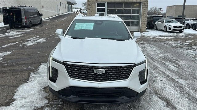 Used 2024 Cadillac XT4 Premium Luxury image 10