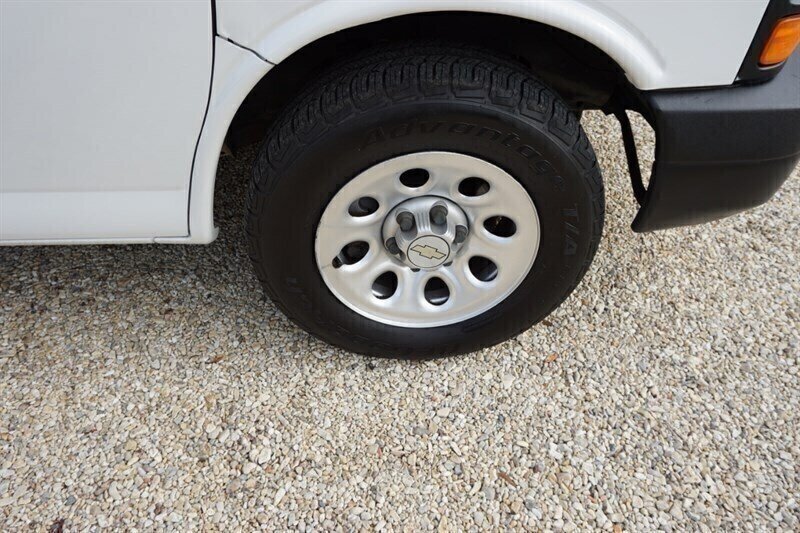 Used 2010 Chevrolet Express 1500 RWD image 31