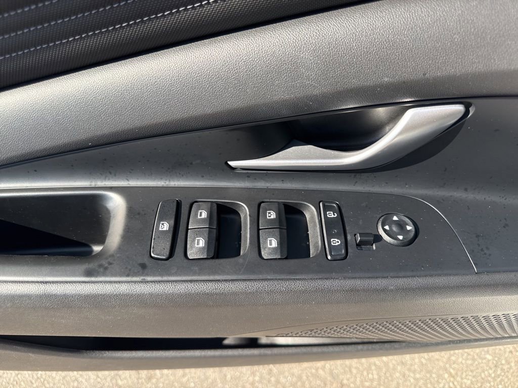 Used 2023 Hyundai Elantra SEL w/ Convenience Package image 26