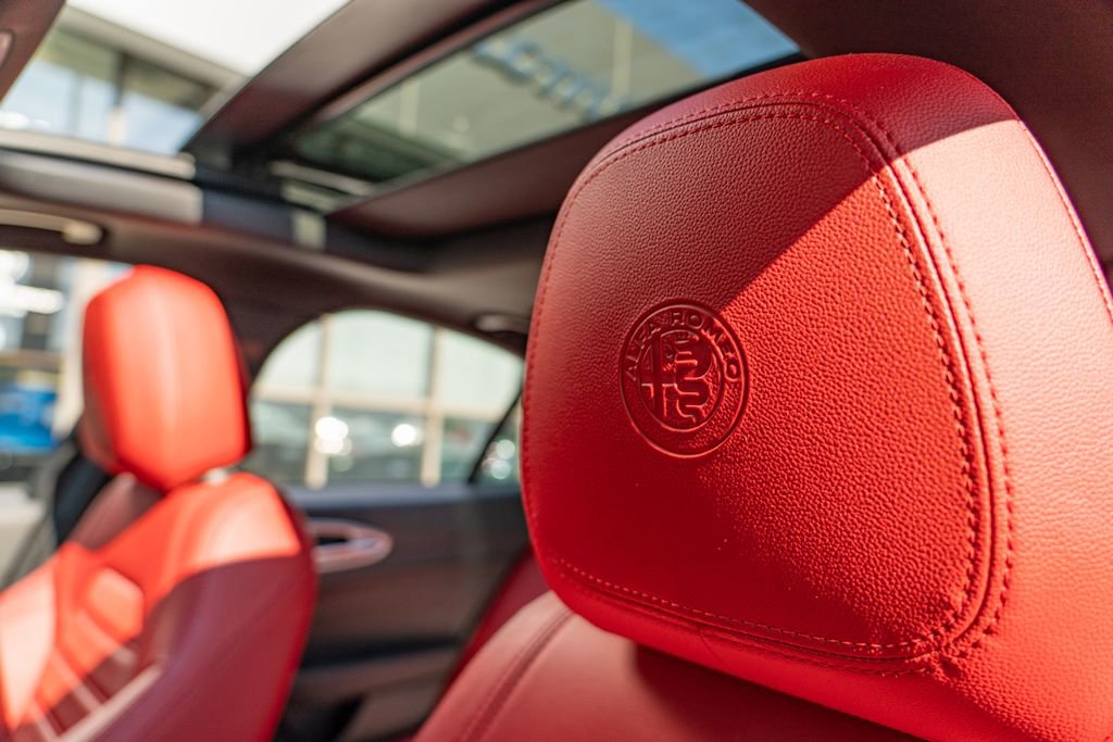 Used 2023 Alfa Romeo Giulia Veloce RWD image 15