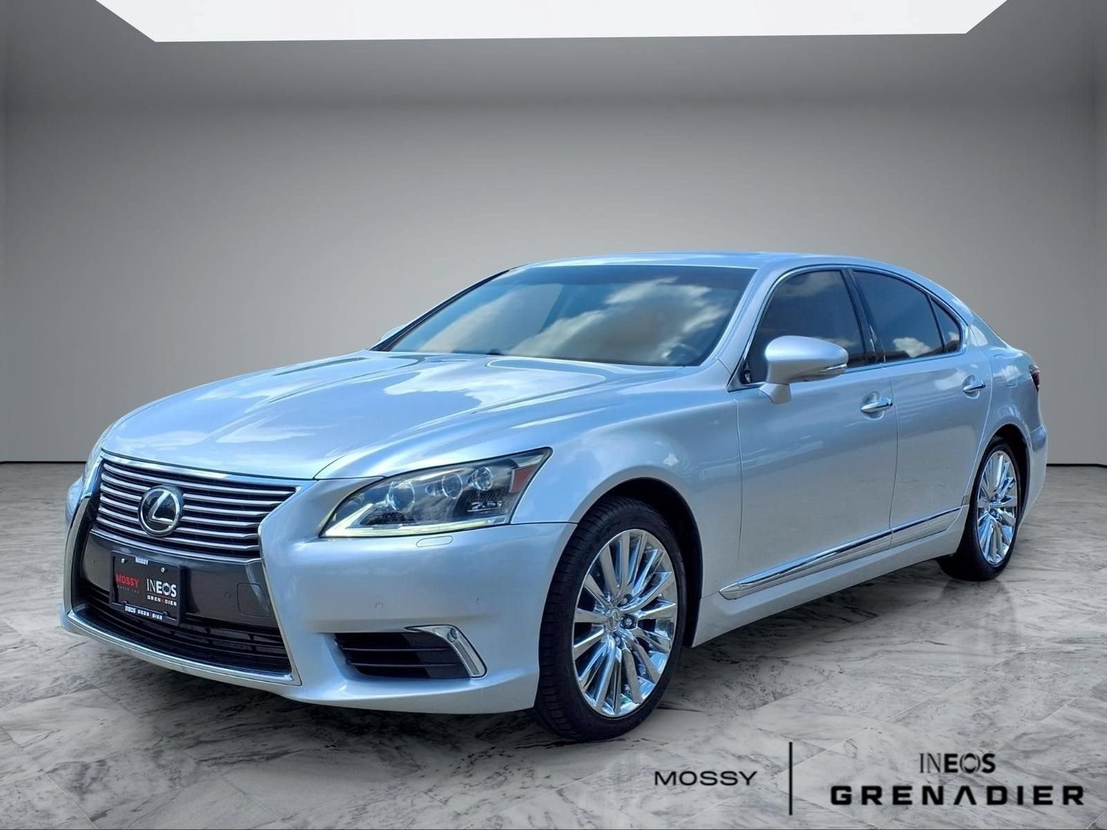 Used 2013 Lexus LS 460 w/ Ultra Luxury Pkg RWD image 4