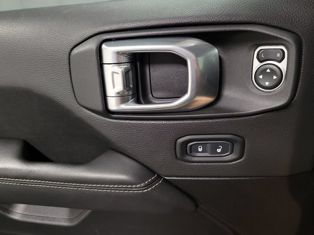 Used 2023 Jeep Wrangler Unlimited Sahara AWD/4WD image 29