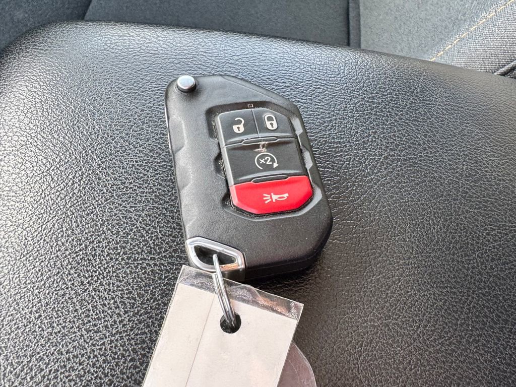 Used 2024 Jeep Wrangler Willys AWD/4WD image 32