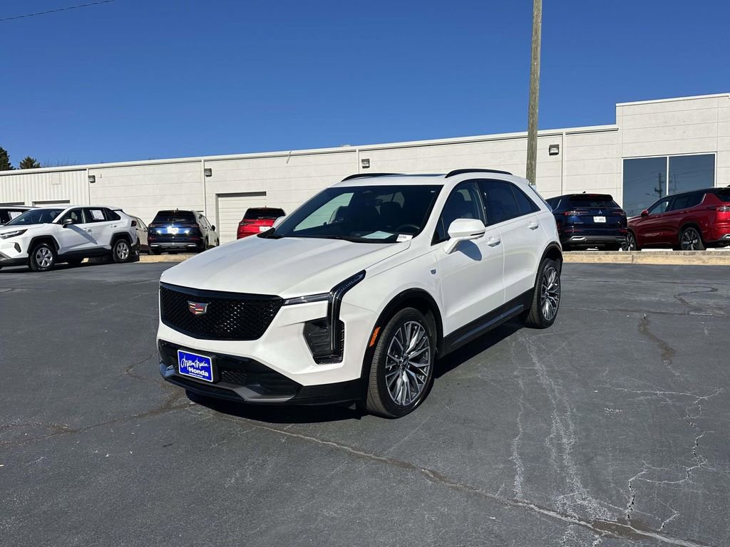 Used 2024 Cadillac XT4 Sport image 3