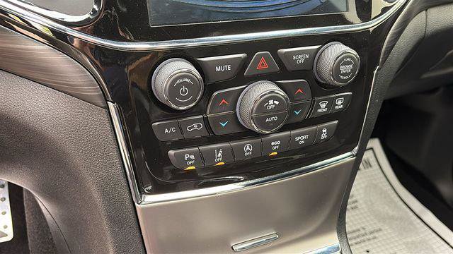 Certified 2022 Jeep Grand Cherokee Laredo X AWD/4WD image 18