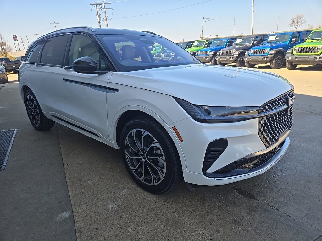 Used 2025 Lincoln Nautilus Reserve image 12