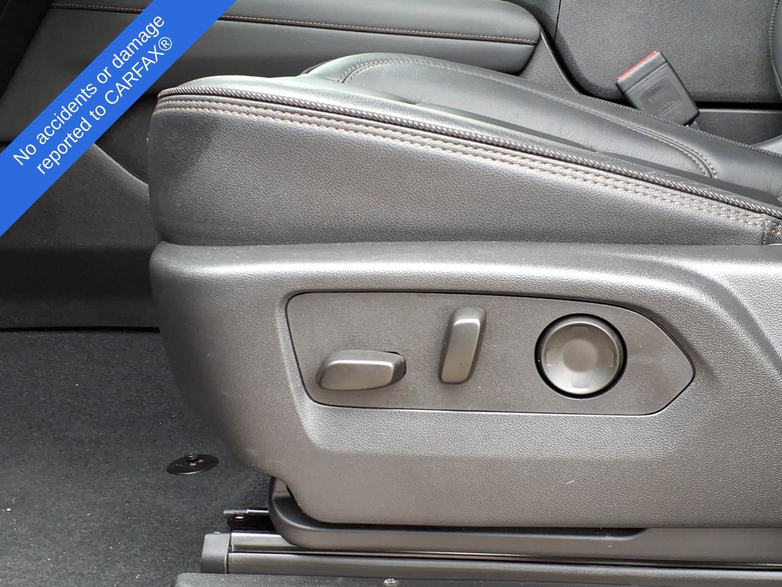 Used 2025 Chevrolet Suburban High Country AWD/4WD image 17