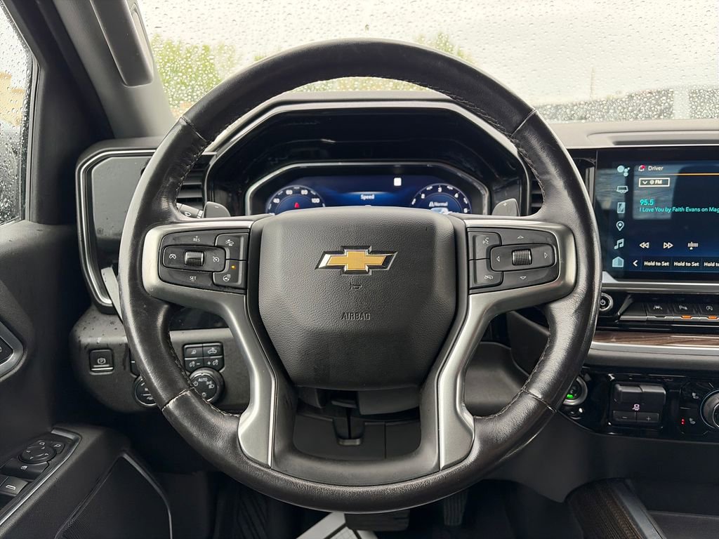 Used 2022 Chevrolet Silverado 1500 LT AWD/4WD image 11