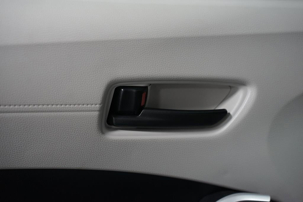 Used 2025 Toyota Corolla Cross L FWD image 28