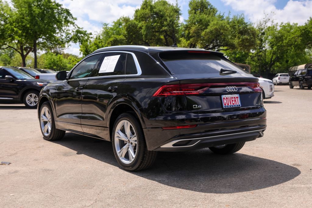 Used 2022 Audi Q8 Premium image 3
