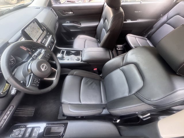 Used 2023 Nissan Pathfinder SL w/ Black Appearance Package image 24