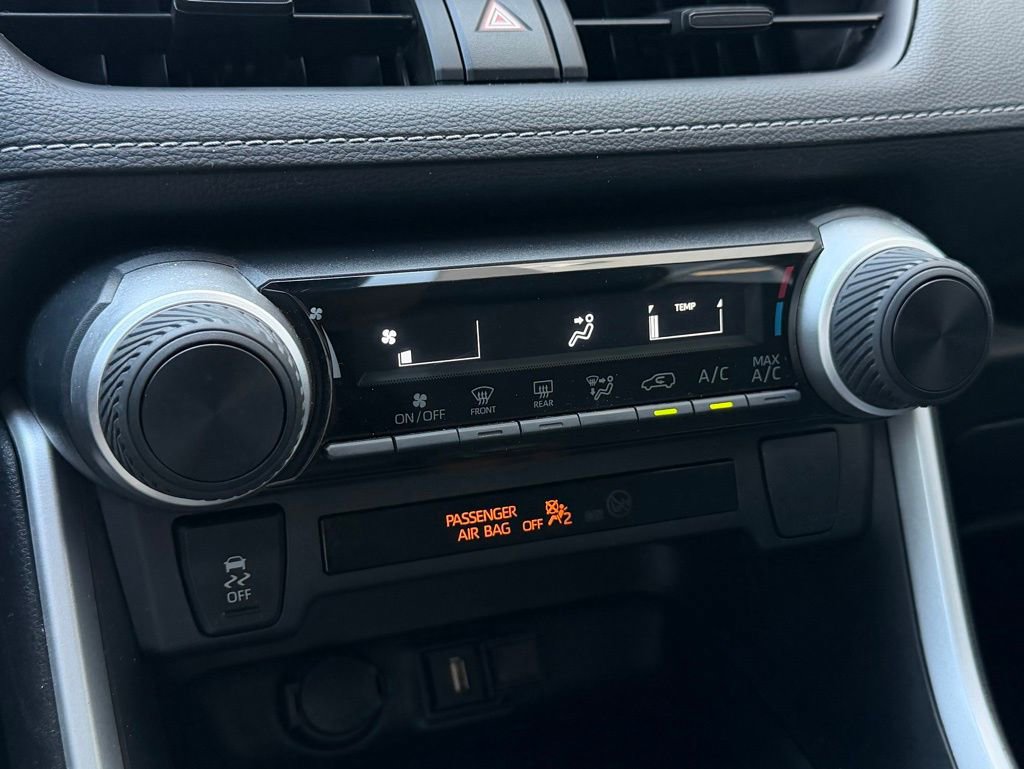 Used 2022 Toyota RAV4 LE image 17