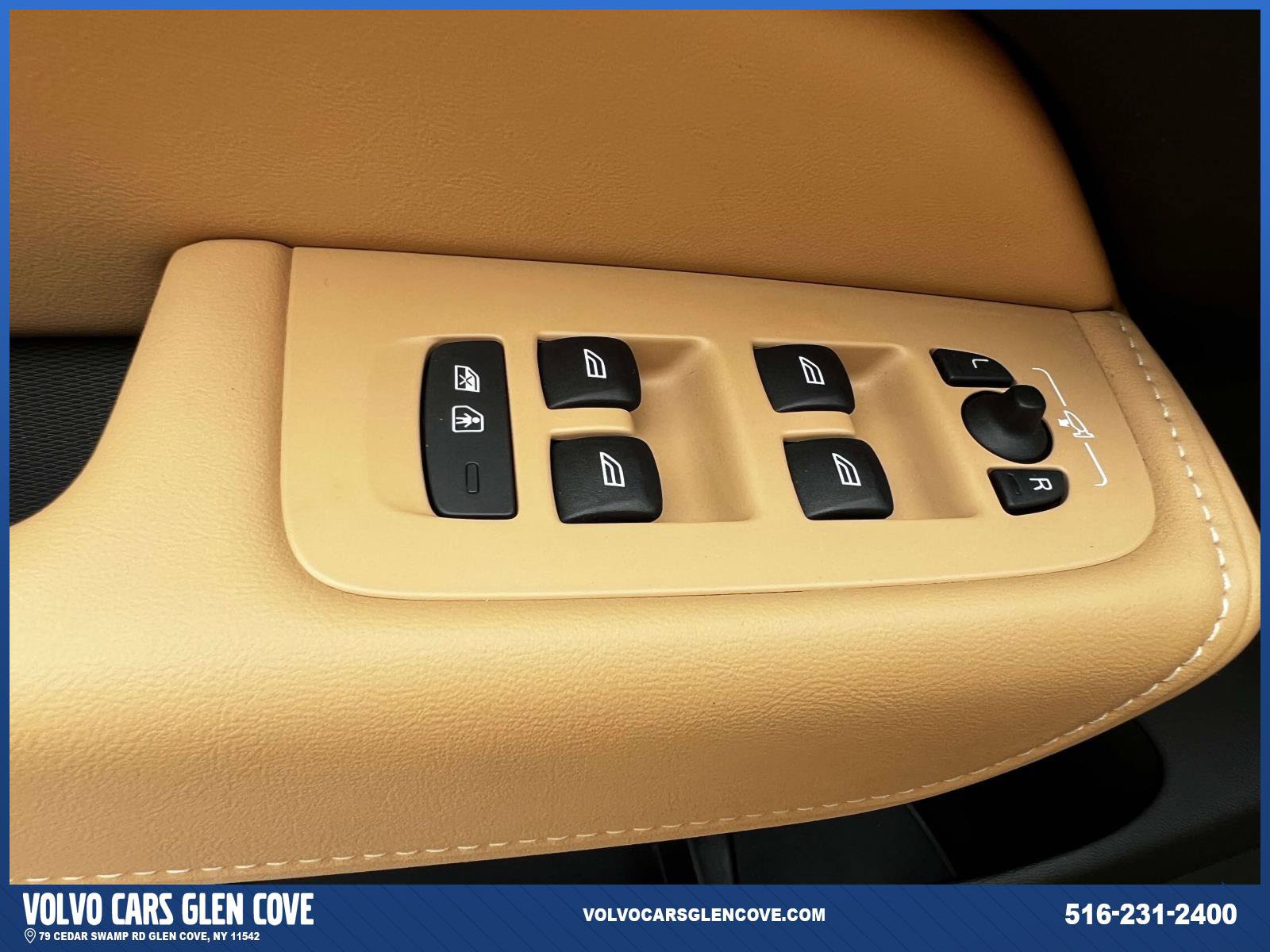 Certified 2025 Volvo XC60 B5 Ultra w/ Protection Package Premier AWD/4WD image 16