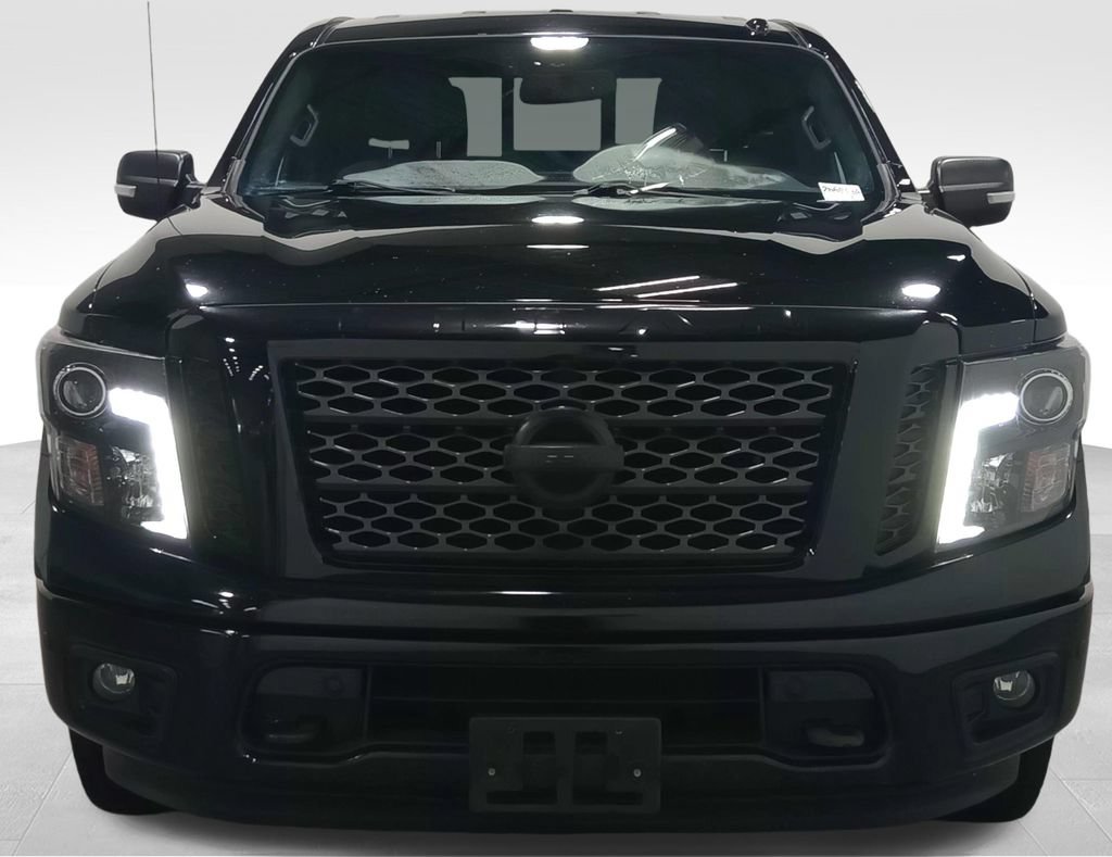 Used 2018 Nissan Titan SV w/ SV Convenience Package AWD/4WD image 9