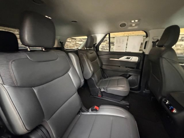 Used 2025 Ford Explorer Active w/ Active Comfort Package AWD/4WD image 34