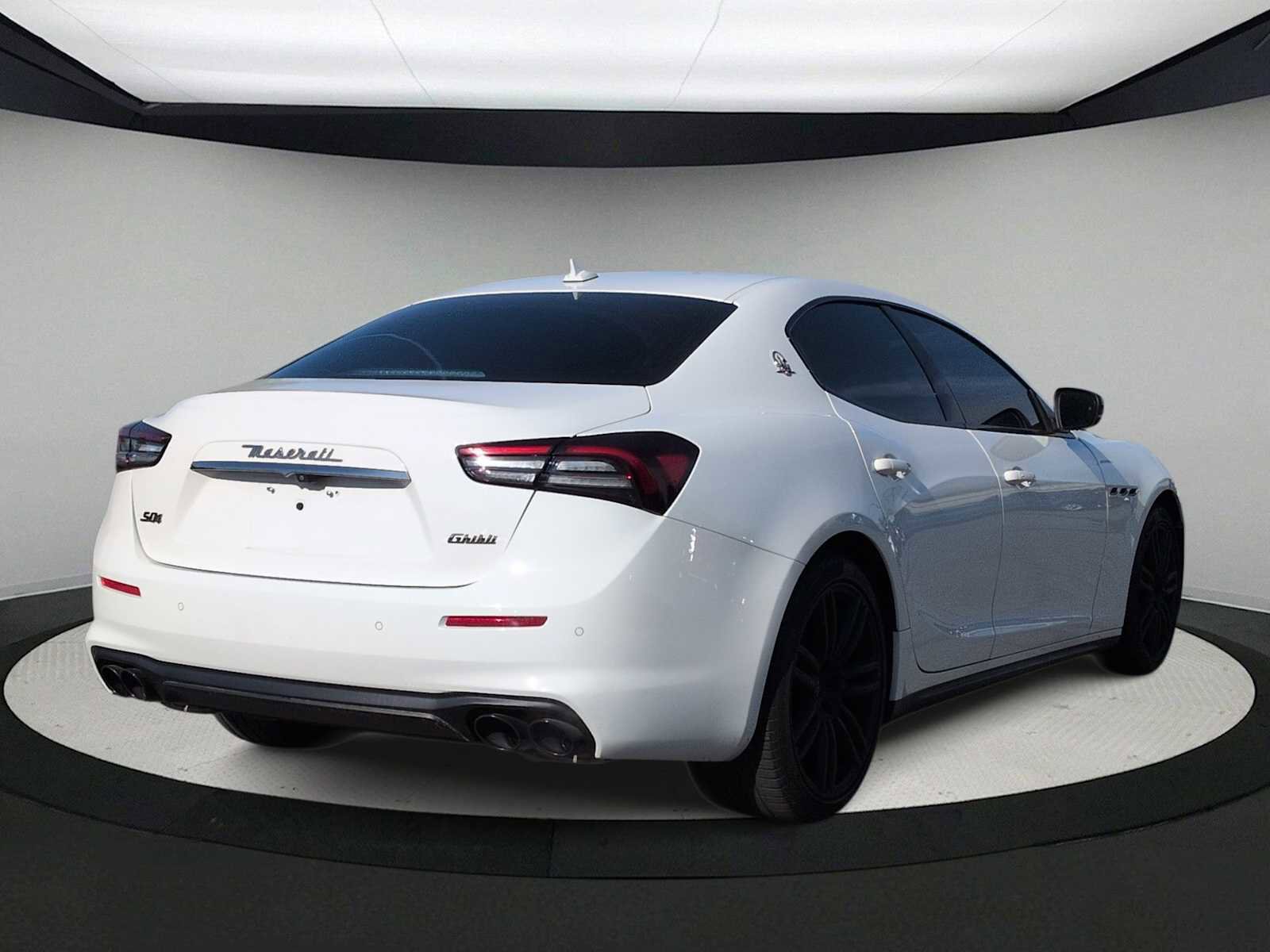 Used 2021 Maserati Ghibli S Q4 AWD/4WD image 8