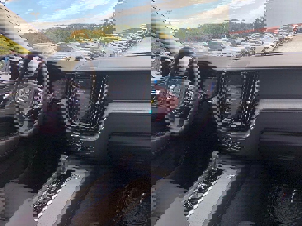 Used 2025 Volvo XC60 T8 Plus w/ Protection Package Premier image 17