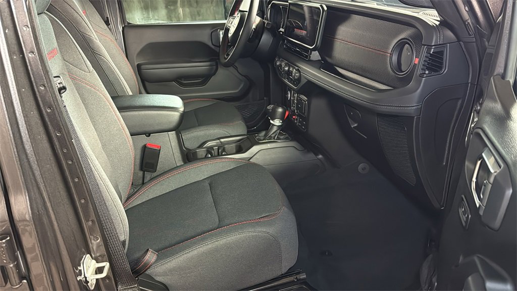 Used 2024 Jeep Wrangler Unlimited Rubicon w/ Technology Group image 10