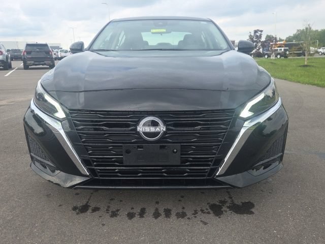 Used 2024 Nissan Altima 2.5 SV w/ SV Premium Package FWD image 3