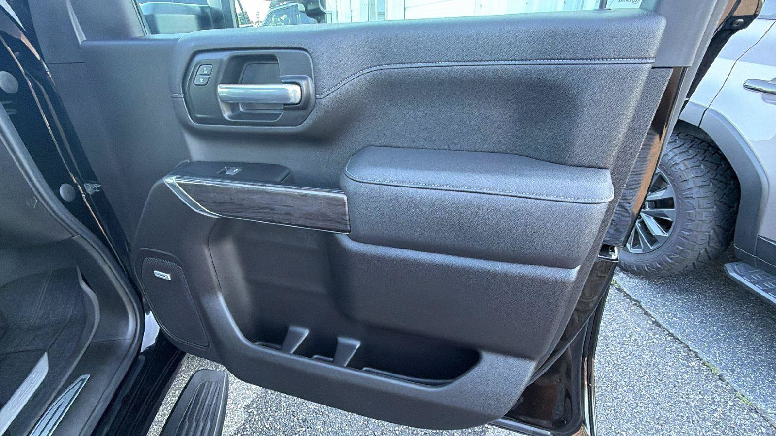 Used 2022 Chevrolet Silverado 2500 LTZ w/ LTZ Premium Package AWD/4WD image 17