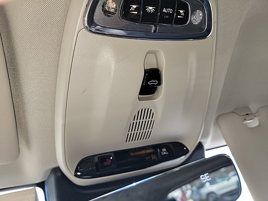 Used 2019 Volvo XC60 T6 Momentum w/ Multimedia Package image 37