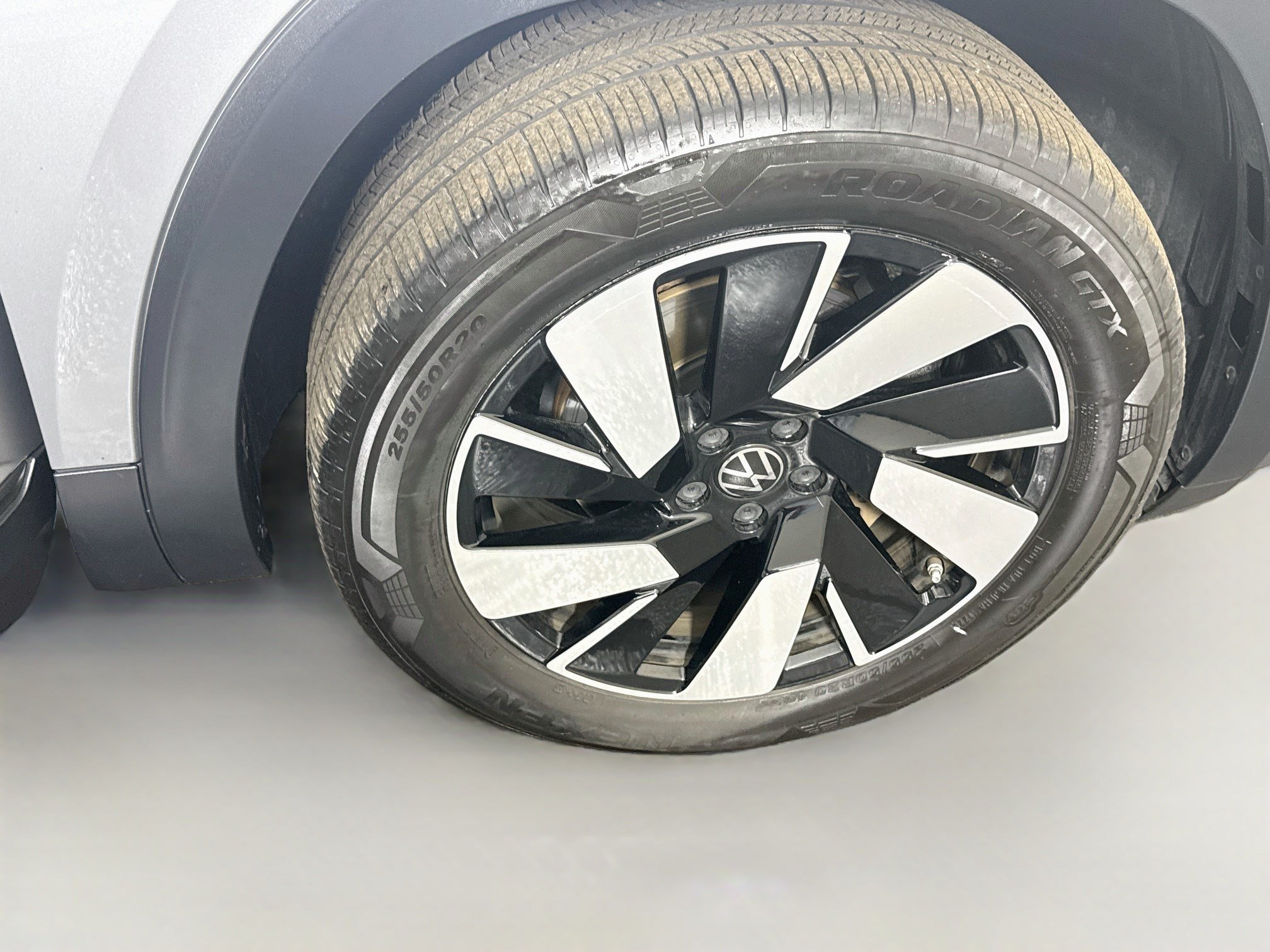 Used 2026 Volkswagen Atlas Cross Sport SE FWD image 32