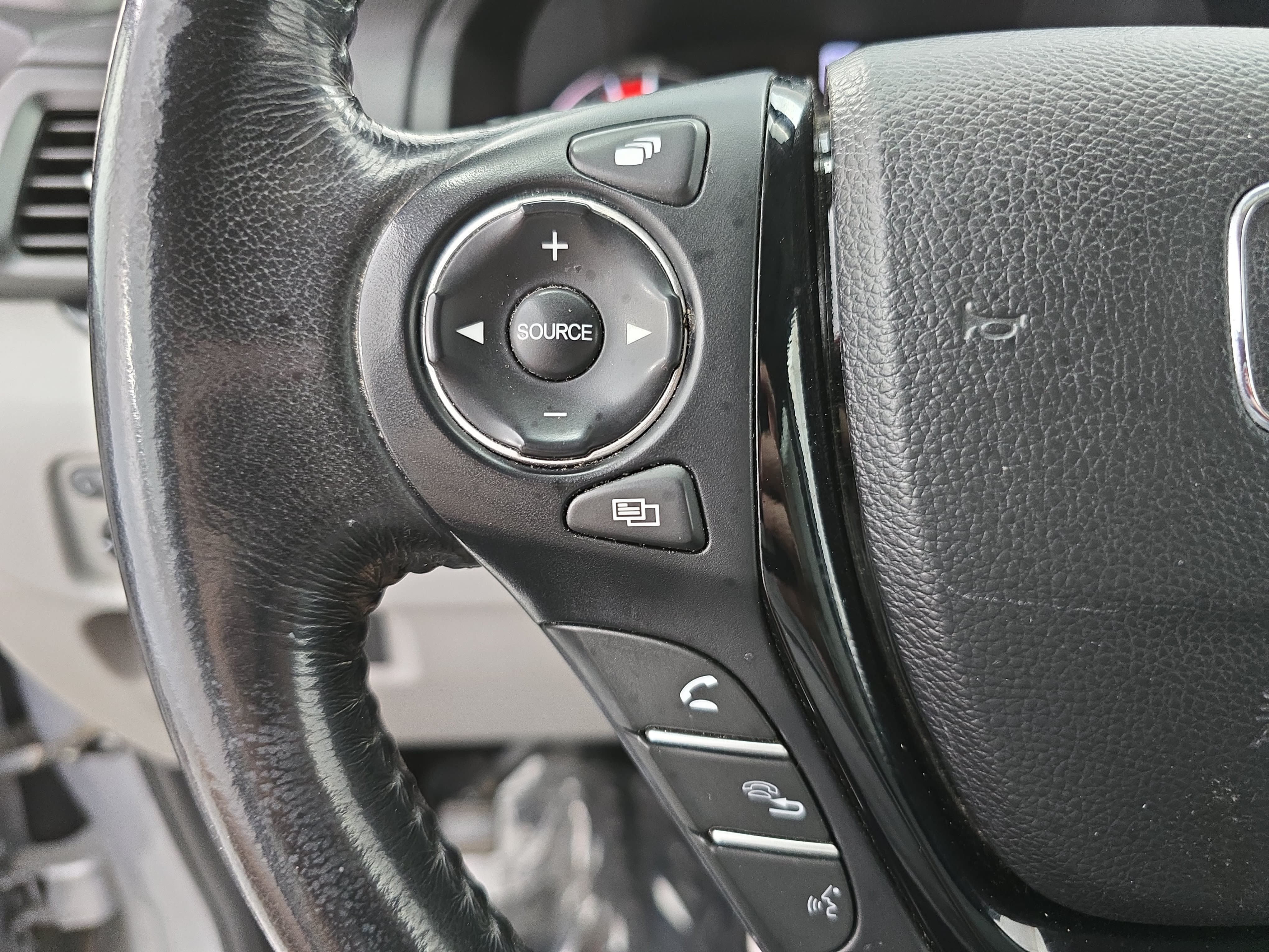 Used 2018 Honda Pilot Touring image 18