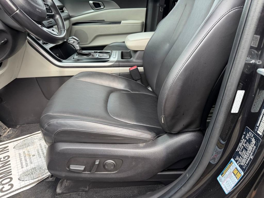 Used 2022 Kia Carnival LX FWD image 13