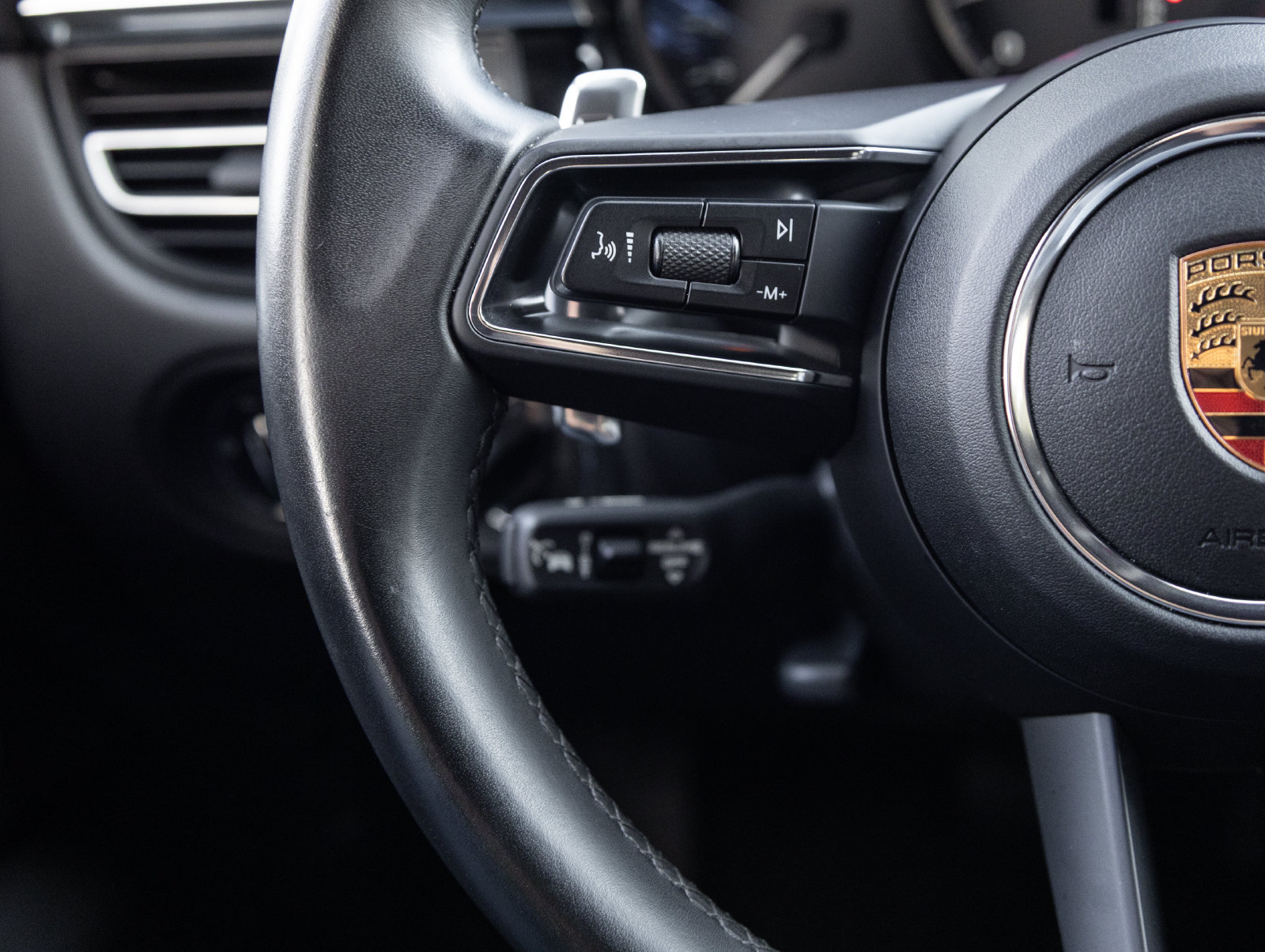 Certified 2023 Porsche Macan AWD/4WD image 15