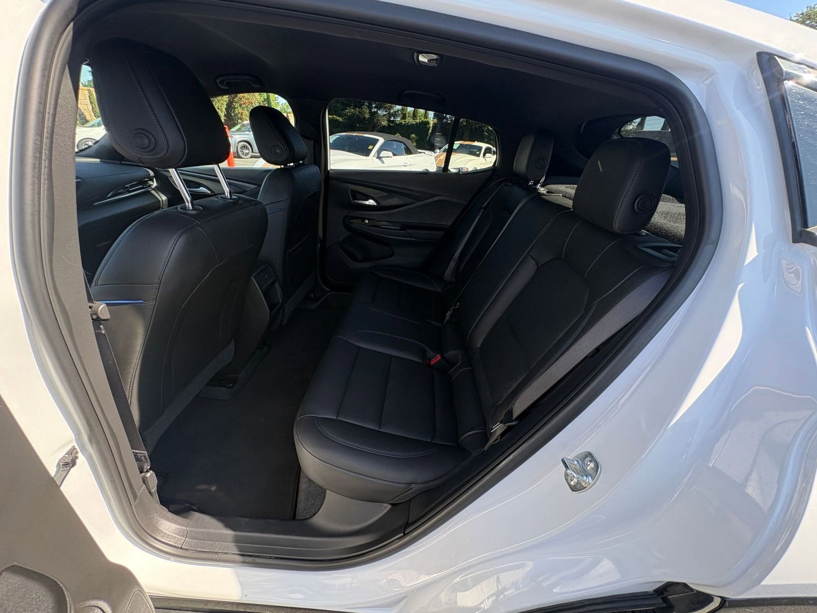 Used 2025 Buick Envista Sport Touring image 24