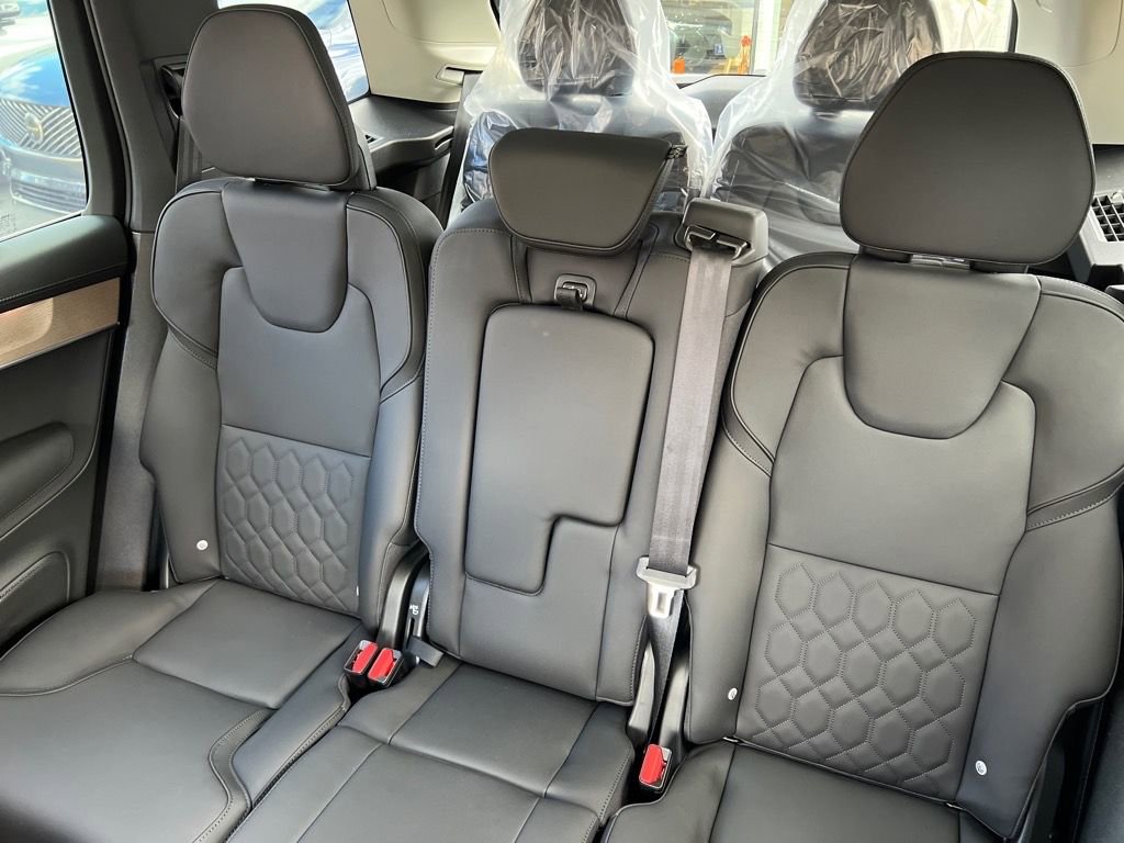 New 2026 Volvo XC90 B5 Plus w/ Protection Package Premier AWD/4WD image 21