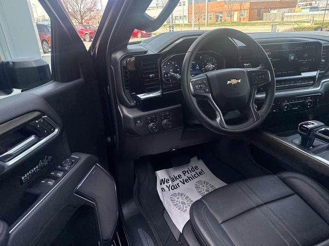 Used 2025 Chevrolet Silverado 1500 High Country w/ High Country Premium Package AWD/4WD image 13