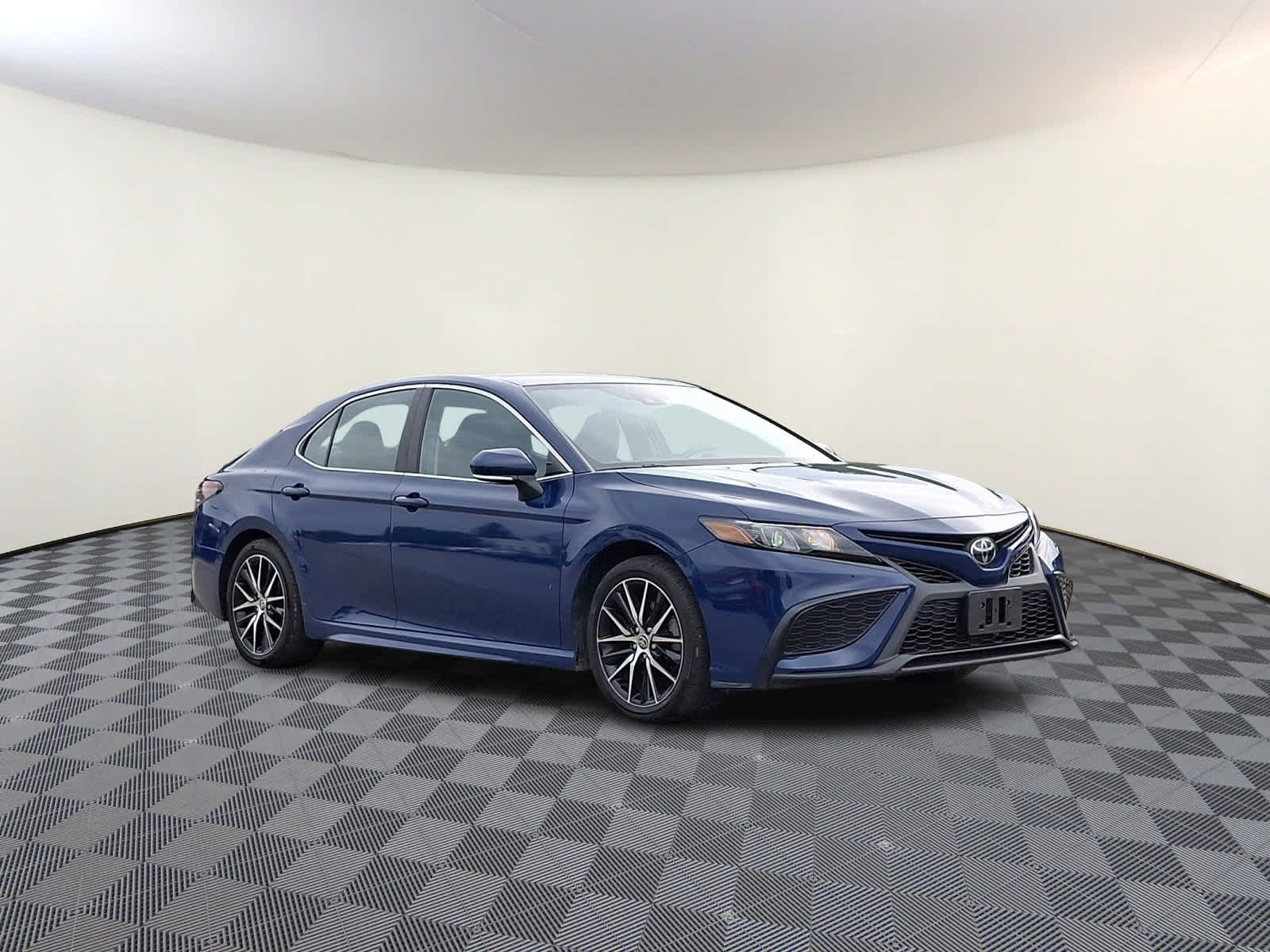 Certified 2024 Toyota Camry SE w/ Cold Weather Package AWD/4WD image 4