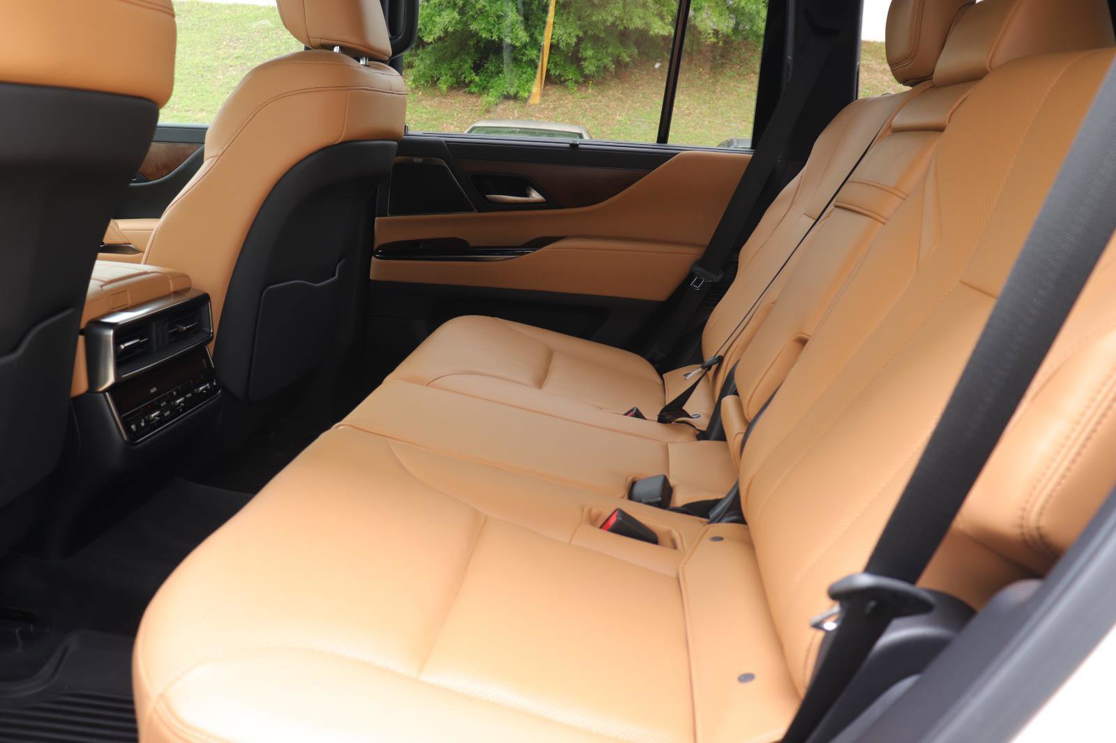 Used 2024 Lexus LX 600 4WD w/ Luxury Package image 14