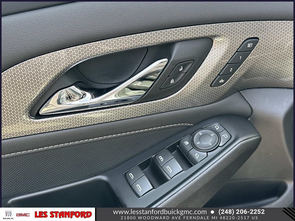 Certified 2023 Chevrolet Traverse Premier w/ Redline Edition FWD image 17