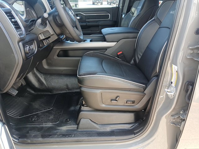 New 2027 RAM 5500 4x4 Crew Cab w/ Laramie Trim Package image 32
