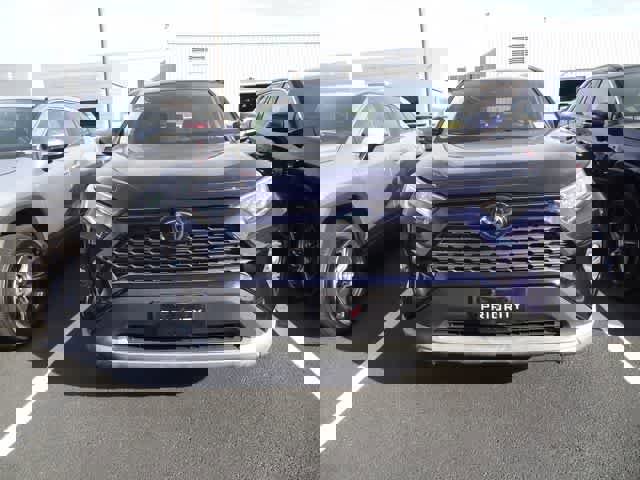 Used 2021 Toyota RAV4 XLE image 2