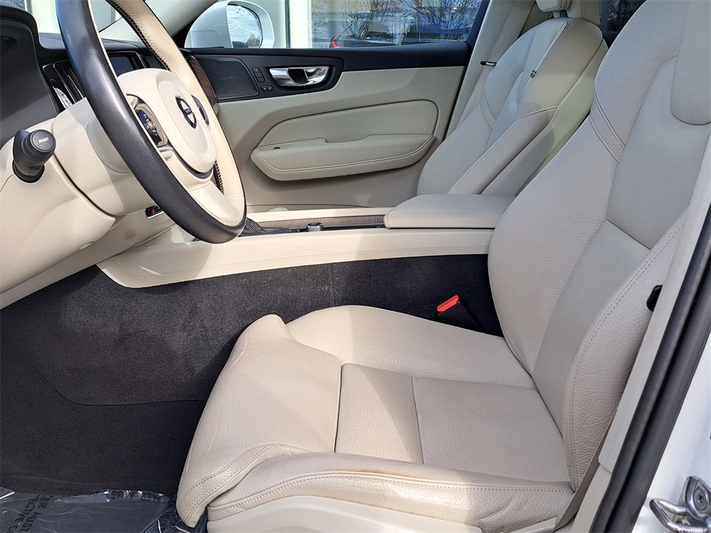 Used 2020 Volvo XC60 T5 Inscription w/ Protection Package image 22