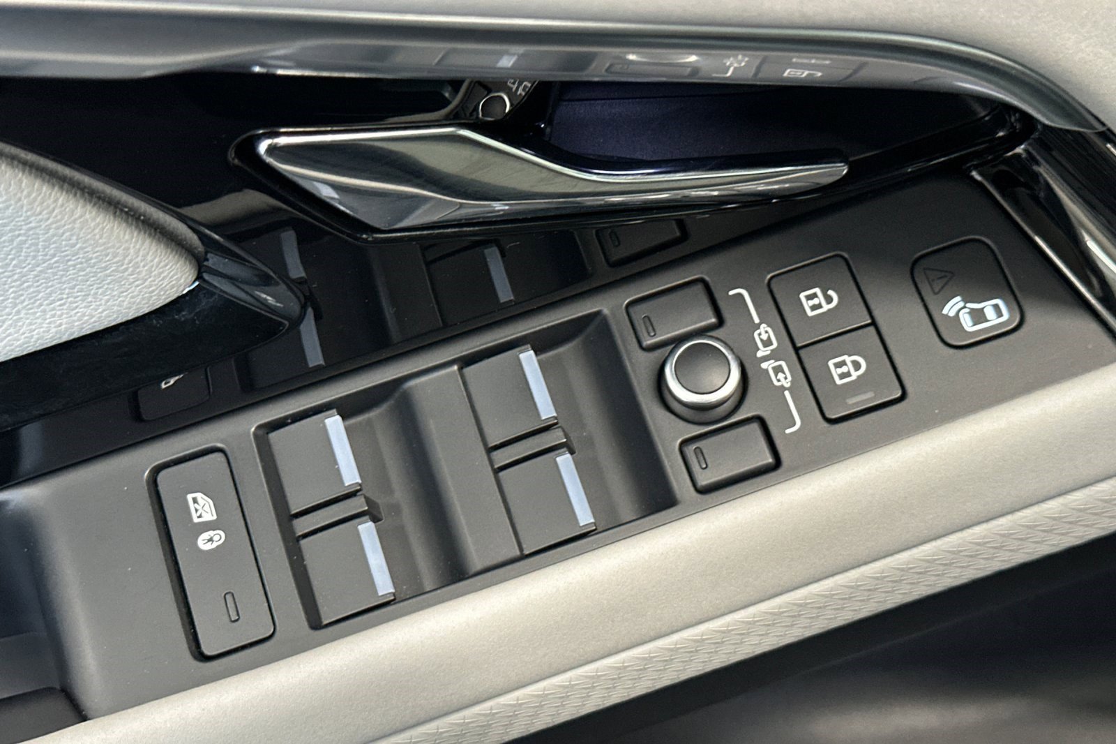 Used 2022 Land Rover Range Rover Evoque R-Dynamic S image 15