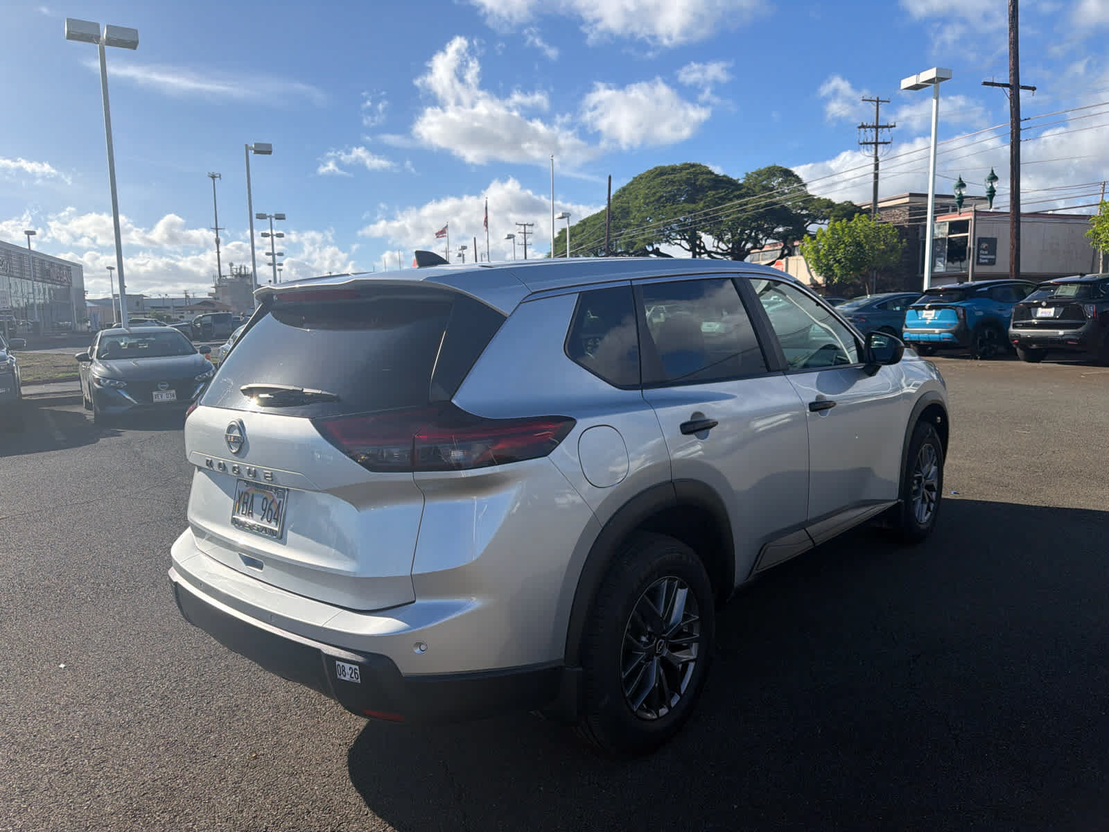 Used 2024 Nissan Rogue S FWD image 3