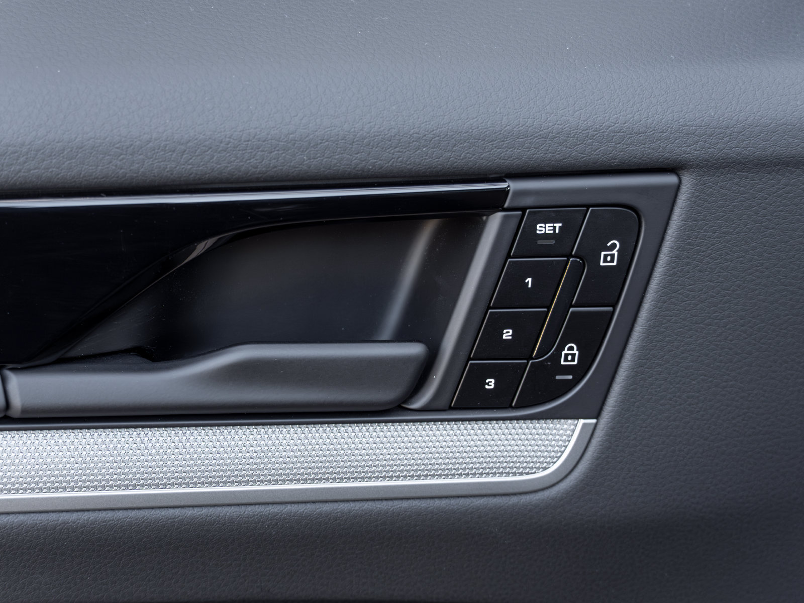 Certified 2026 Porsche Cayenne Coupe AWD/4WD image 22