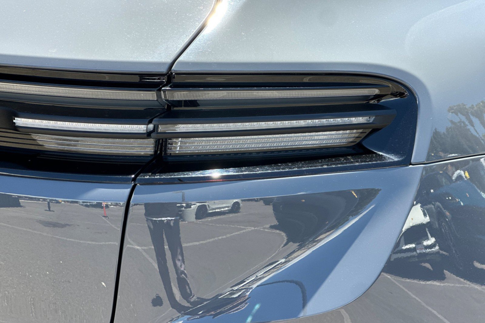 Certified 2025 Porsche Macan Electric RWD image 28