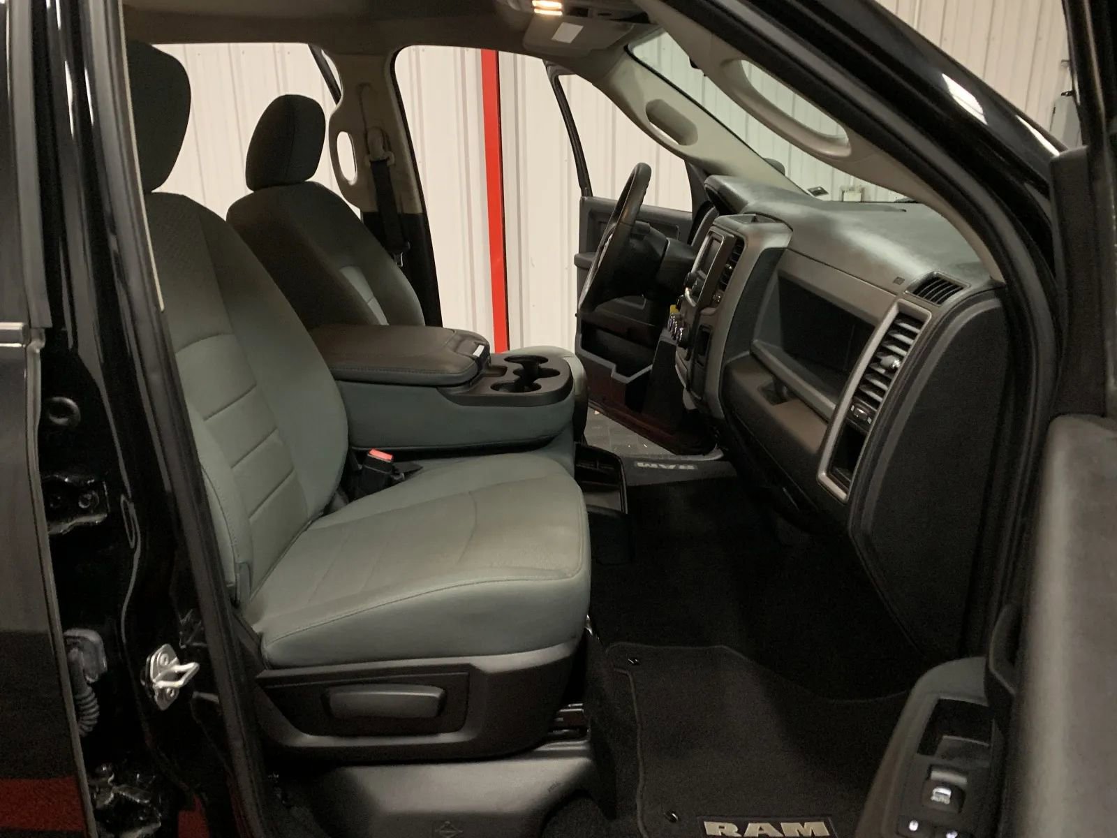 Used 2018 RAM 1500 Express w/ Express Value Package image 44