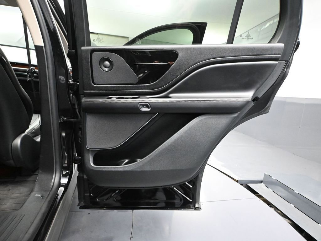 Used 2023 Lincoln Aviator Reserve AWD/4WD image 45