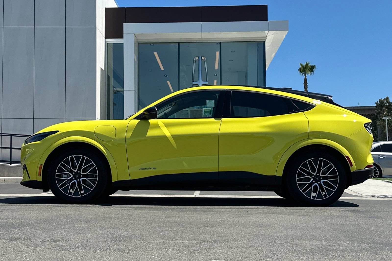 Certified 2025 Ford Mustang Mach-E Premium AWD/4WD image 6
