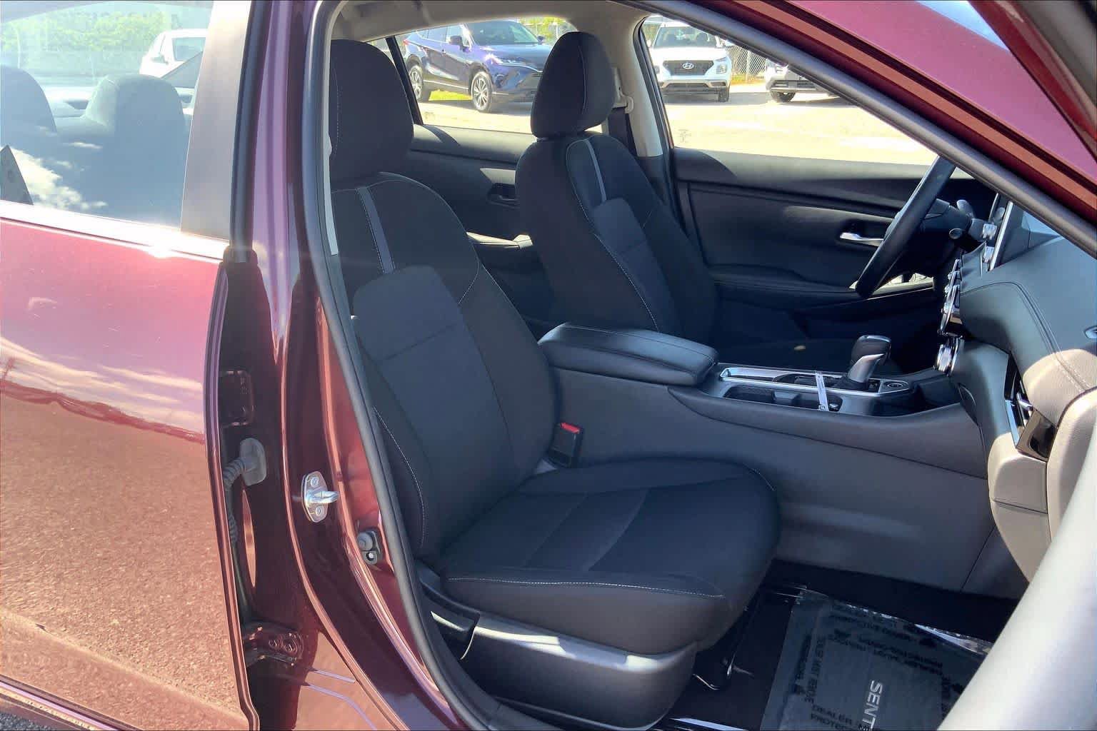 Used 2025 Nissan Sentra SV FWD image 9